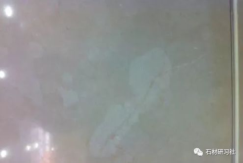 人造石光泽度降低或划痕的修复方法