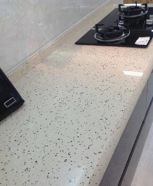 厨房台面选石英石还是人造石？我家装修差点选错，幸好及时了解区别